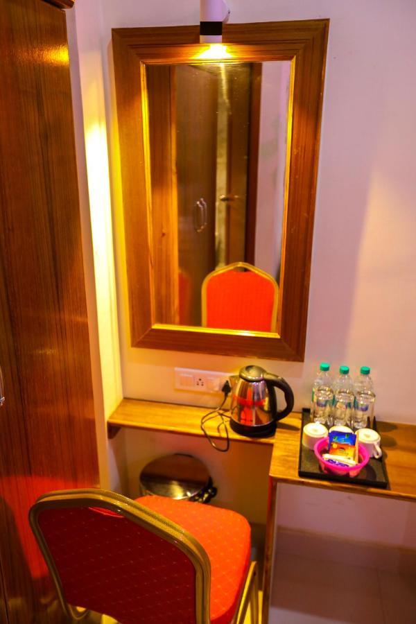 Nitheesh Residency Hotel กาญจีปุรัม ภายนอก รูปภาพ