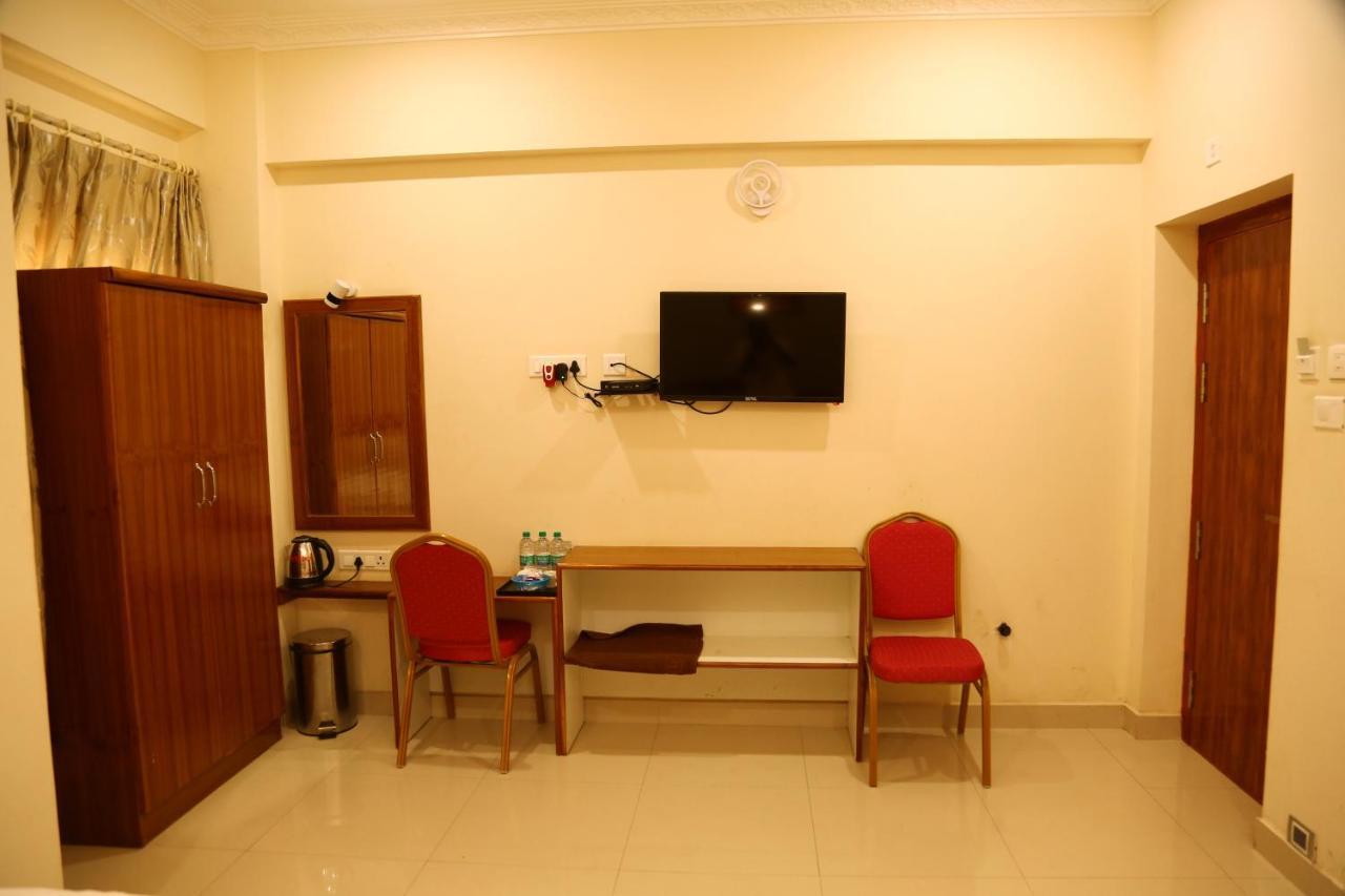Nitheesh Residency Hotel กาญจีปุรัม ภายนอก รูปภาพ