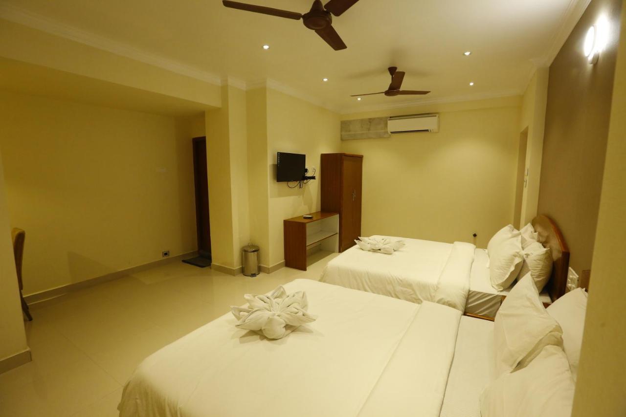Nitheesh Residency Hotel กาญจีปุรัม ภายนอก รูปภาพ